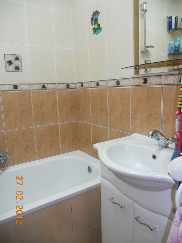 Продаю 2 кв. Мира 43(В-7), 50.3/30/8.7, ремонт, м.пл.окна, 2 сплита, встроенная кухня остается, новые межкомн. двери, шкафы-купе, водогрейка, сигнализация, видеодомофон, цена: 1,9 млн.р. 89885827544,АН Фото квартиры можно посмотреть в группе "Недвижимость Волгодонска & " Добавляйтесь!...
