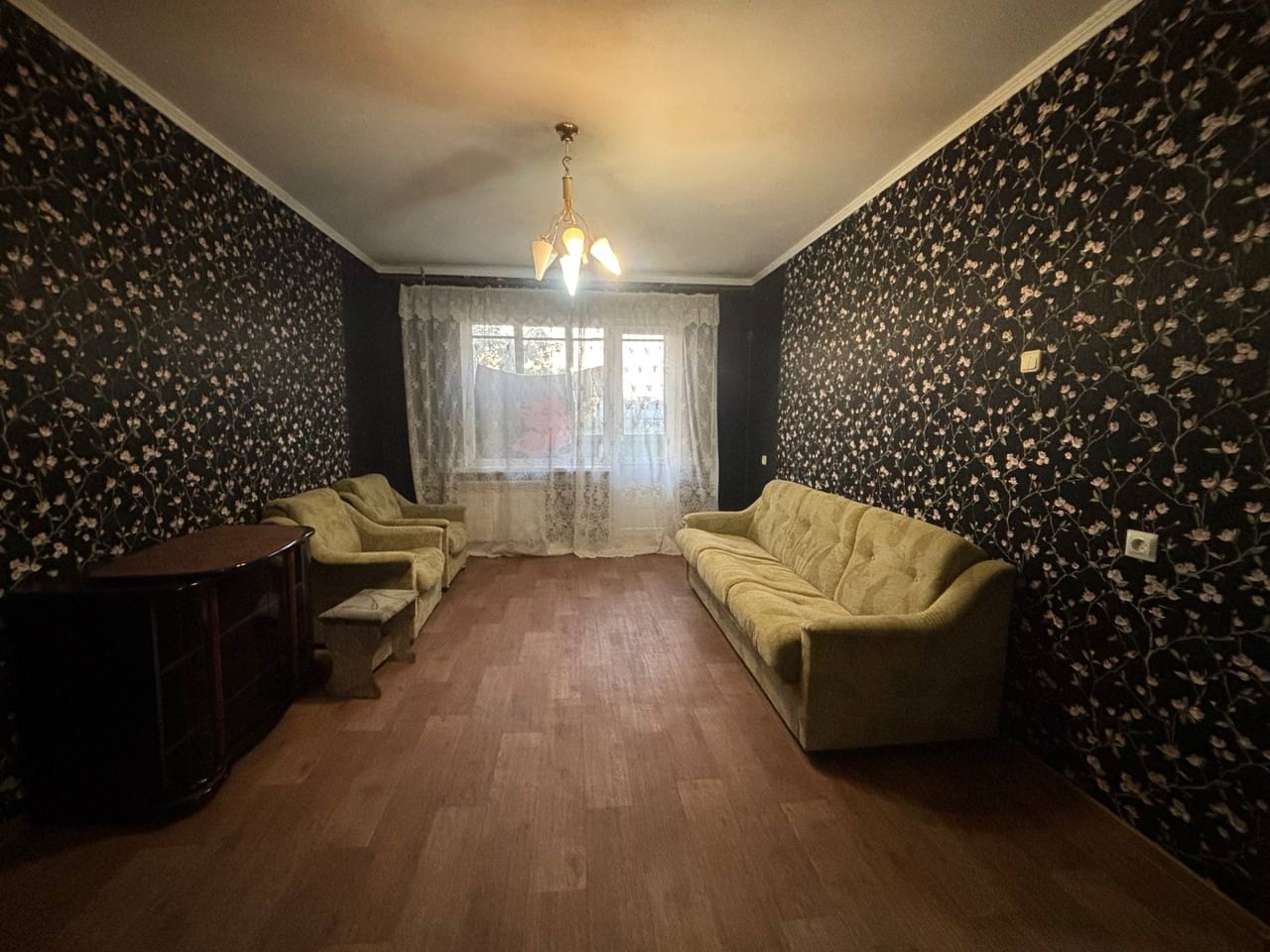 Сдам 2-комн. кв. 60 Образования СССР, квартира не угловая 4/9 эт., 54 кв.м., комнаты изолированные, окна мет/пл., санузел раздельный кафель, бойлер, хорошее состояние, балкон застеклен, есть вся необходимая мебель и техника. Только для семейной пары. Цена 40000+ залог+ коммун.услуги+ услуги АН единоразово при...