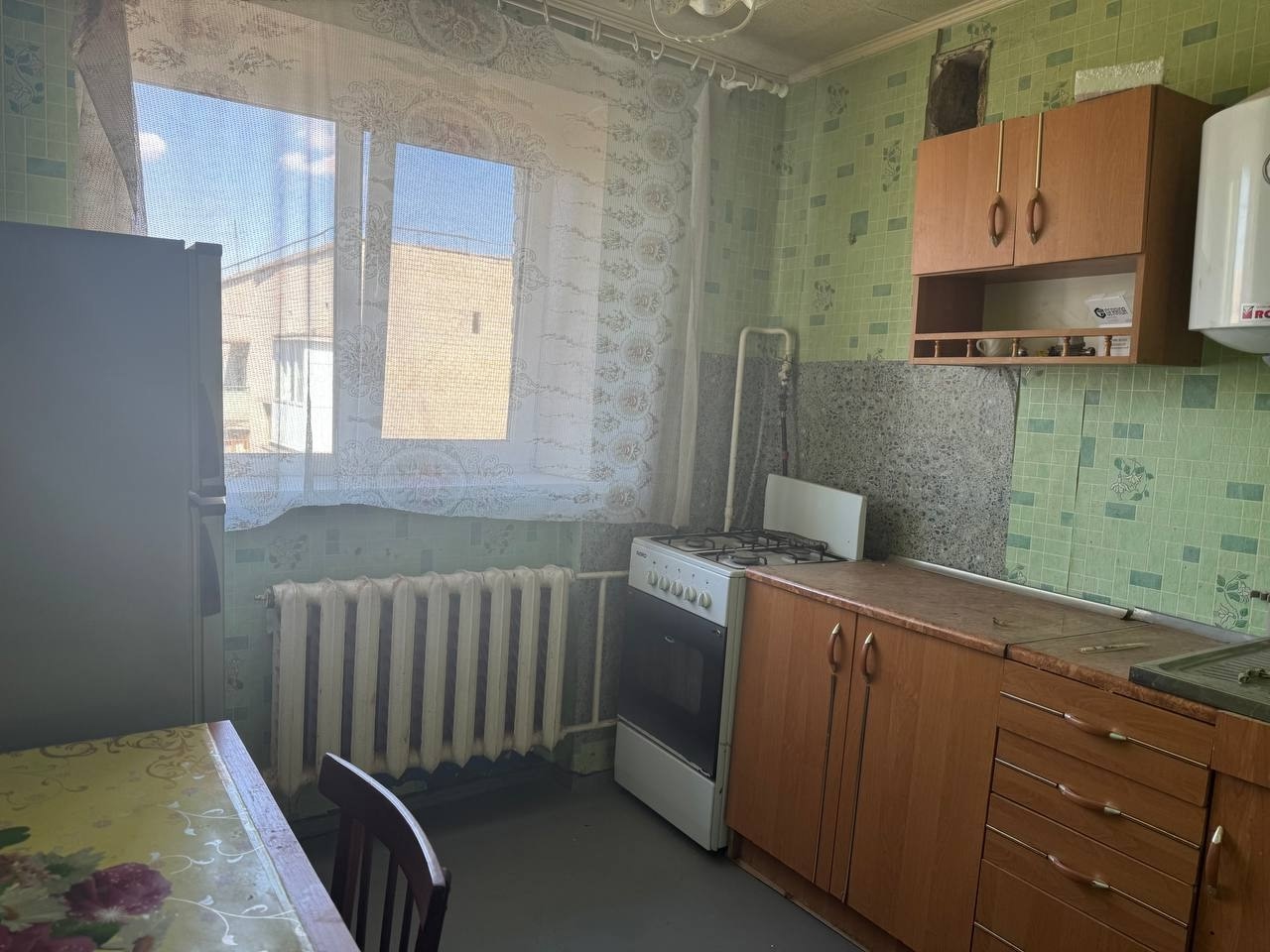 Продается 1-комнатная квартира,кв. Шевченко . Этаж 5/ 5 Общая площадь 34 кв м. Дом кирпичный,очень теплая квартира. Крыша после капитального ремонта. Не угловая. Балкон застеклен. Окна частично м/п. Новая канализационная разводка. Отличное месторасположение и транспортная развязка. Тихий уютный двор. . Цена...
