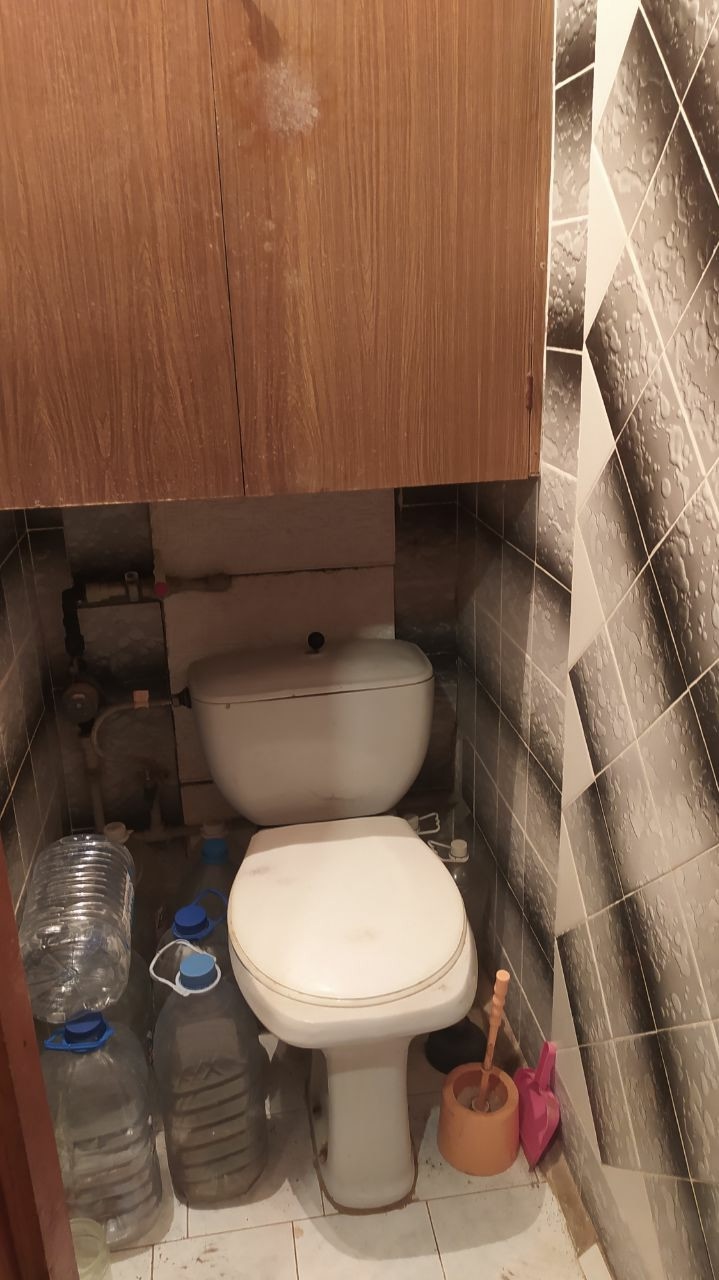 Продам 3комн квартиру в Донецке, Ленинский район, ул Оборонная, 2. 3/5 кирпичного дома. Квартира теплая, не угловая. Поменяны окна, отопительная система. Квартира для тех, кто хочет сделать ремонт по своему желанию и вкусу ‼️ Ориентир рынок Соловки, парк Славянской культуры, телецентр. Цена 4,7млн. Реальному ...