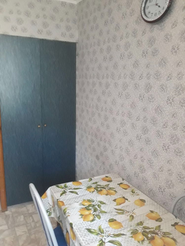 Продам 3х комнатную квартиру на Таксопарке (Ул. НовопромышленнаЯ 12) от ХОЗЯИНА. Этаж 2/5. Не угловая. 📌3 изолированные комнаты. Раздельный санузел. 📌 64кв.м. 📌Застекленные балкон и лоджия. 📌АВТОНОМНОЕ ОТОПЛЕНИЕ. 🔹Квартира с ремонтом, мебелью и бытовой техникой (радиаторы и проводка поменяны) 🔹В шаговой дост...