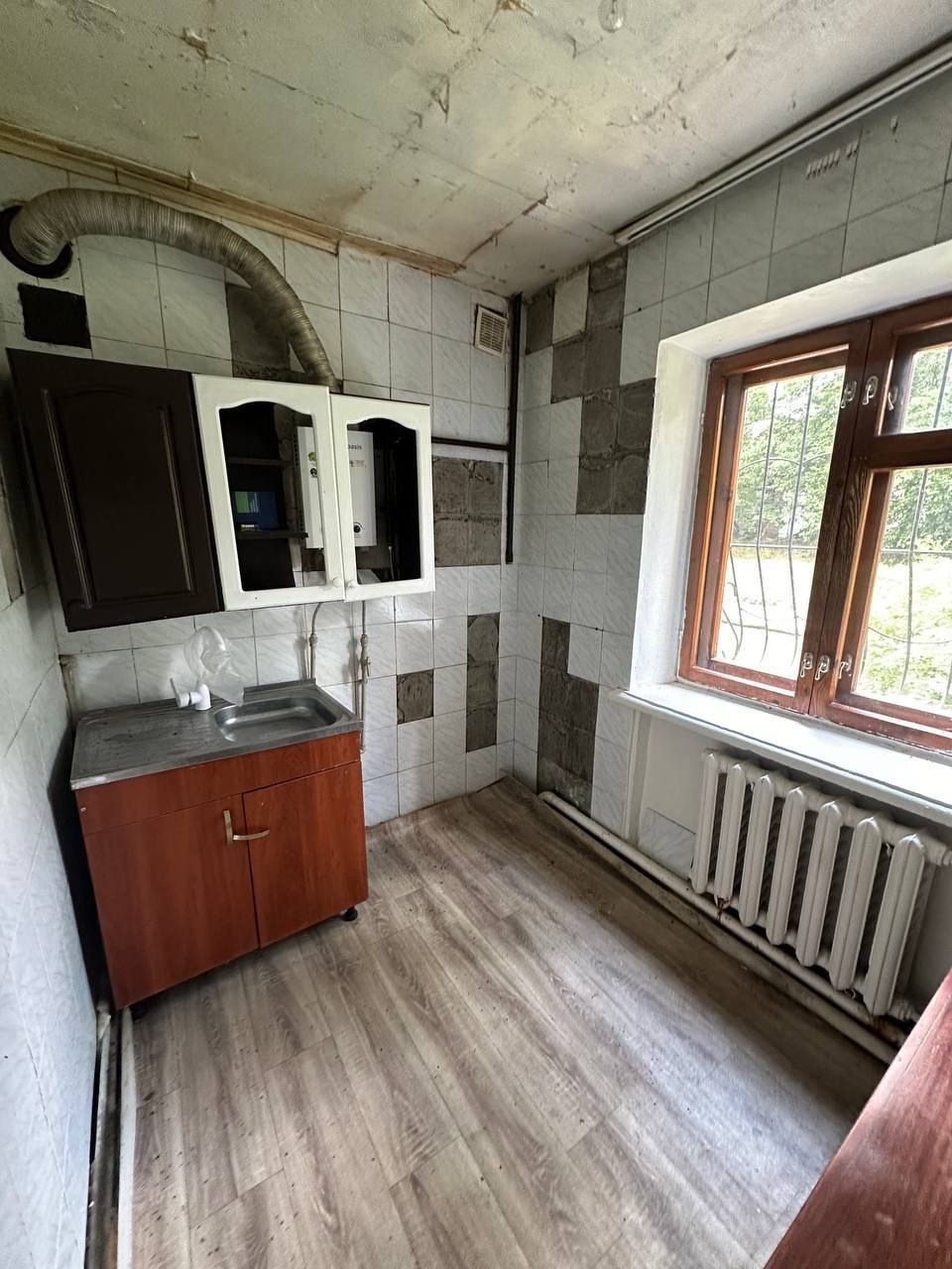 Продам 3-х комнатную квартиру на кв. Луганский 1/5 эт. общ. 57 кв. м. ( рядом со спортинтернатом). Квартира не угловая, комнаты раздельные ,окна деревянные, решётки, колонка, вода постоянно, разводка пластиковая. Рядом школа, садик, транспорт, магазины. . ✅ Цена 5 300 000₽. ☎ +79592952103 Николай....