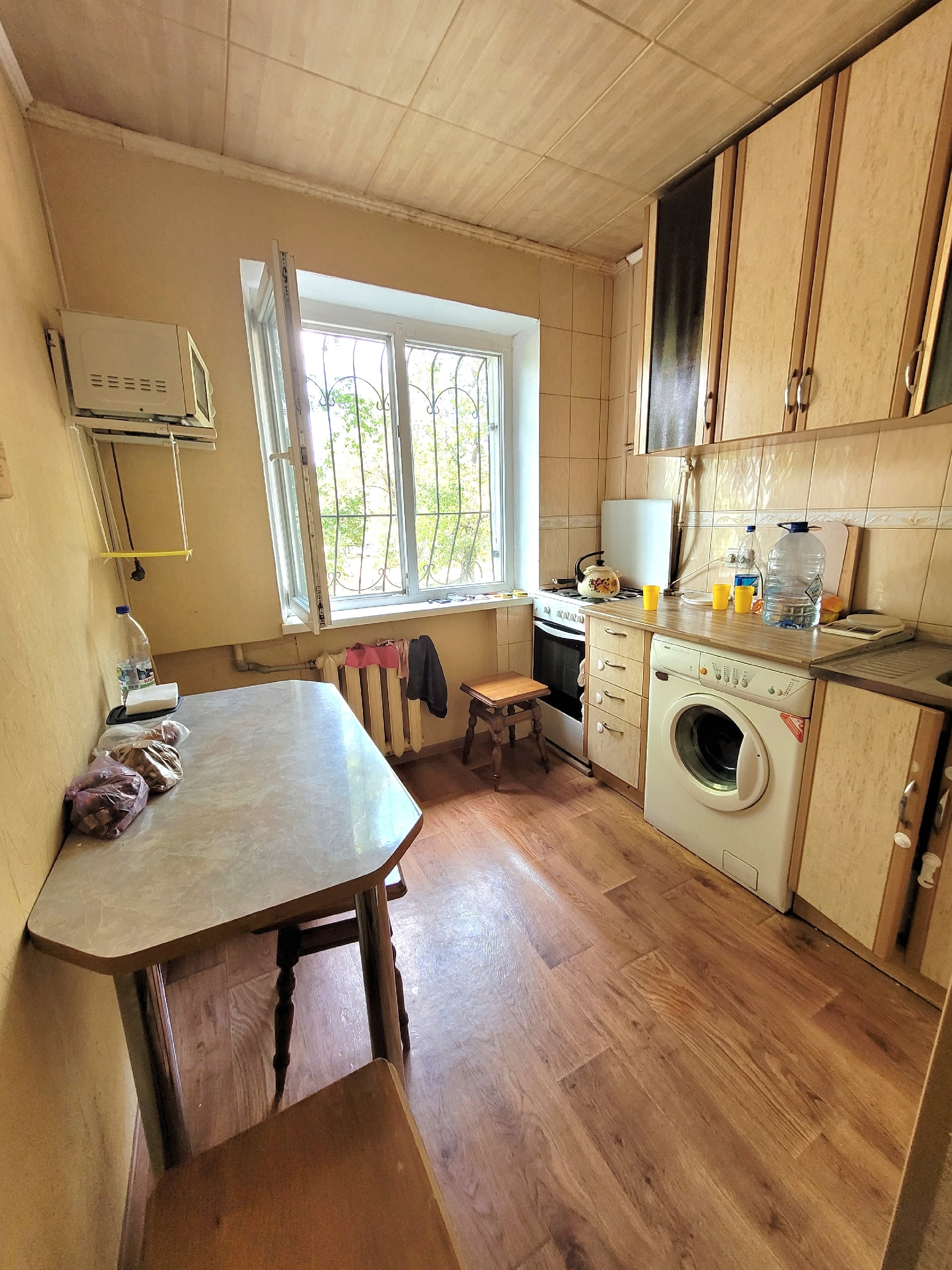 ‼️‼️ 🏠 Продаётся 3-комнатная квартира на ул. Шевченко, 56,7 м² (1/5 этаж) 🛏️ Изолированные комнаты — пространство для всей семьи 🪟 Металлопластиковые окна с решётками — безопасность и тепло 🔥 Чугунные батареи и утеплённая квартира — комфорт зимой 🚿 Совмещённый санузел в плитке, новая сантехника, бойлер 80 л 🛋...